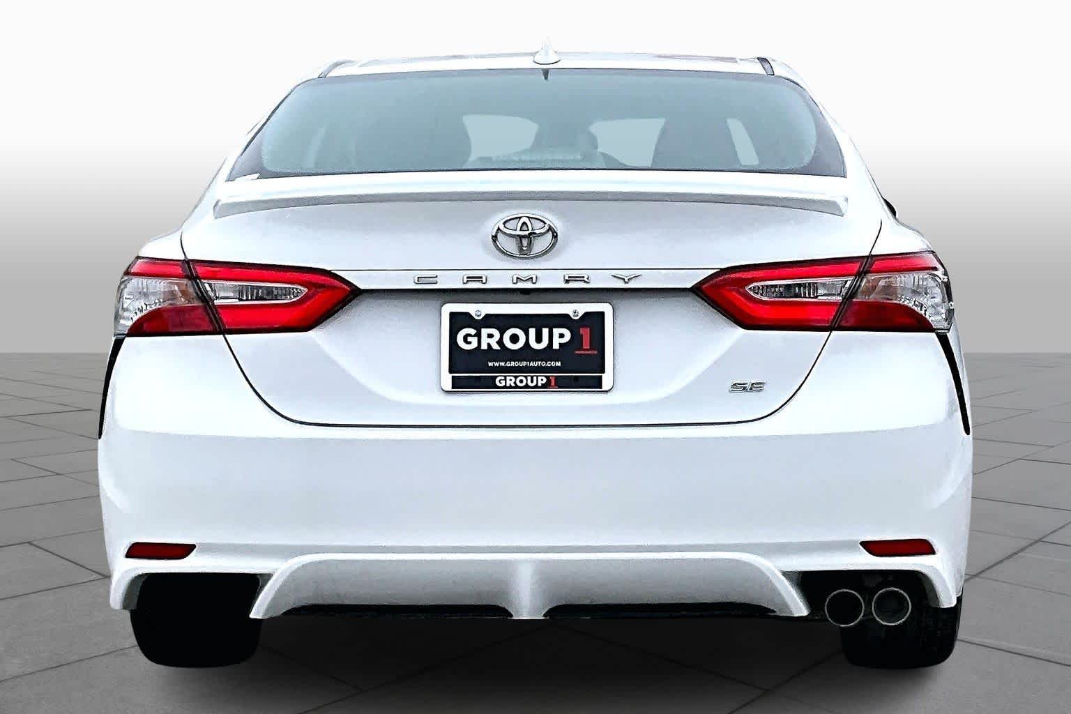 2020 Toyota Camry SE photo 4