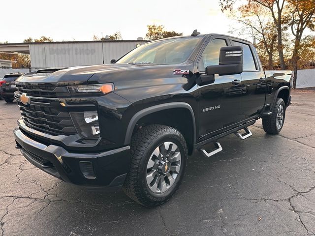 2024 Chevrolet Silverado 2500HD Custom photo 4