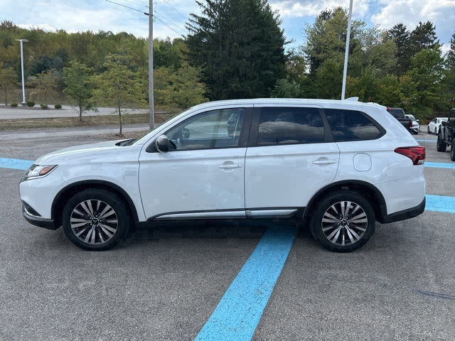 2020 Mitsubishi Outlander ES photo 2