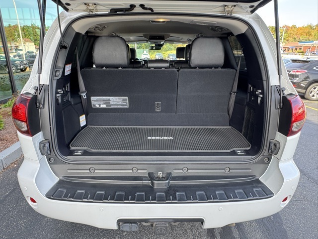 2022 Toyota Sequoia photo 14