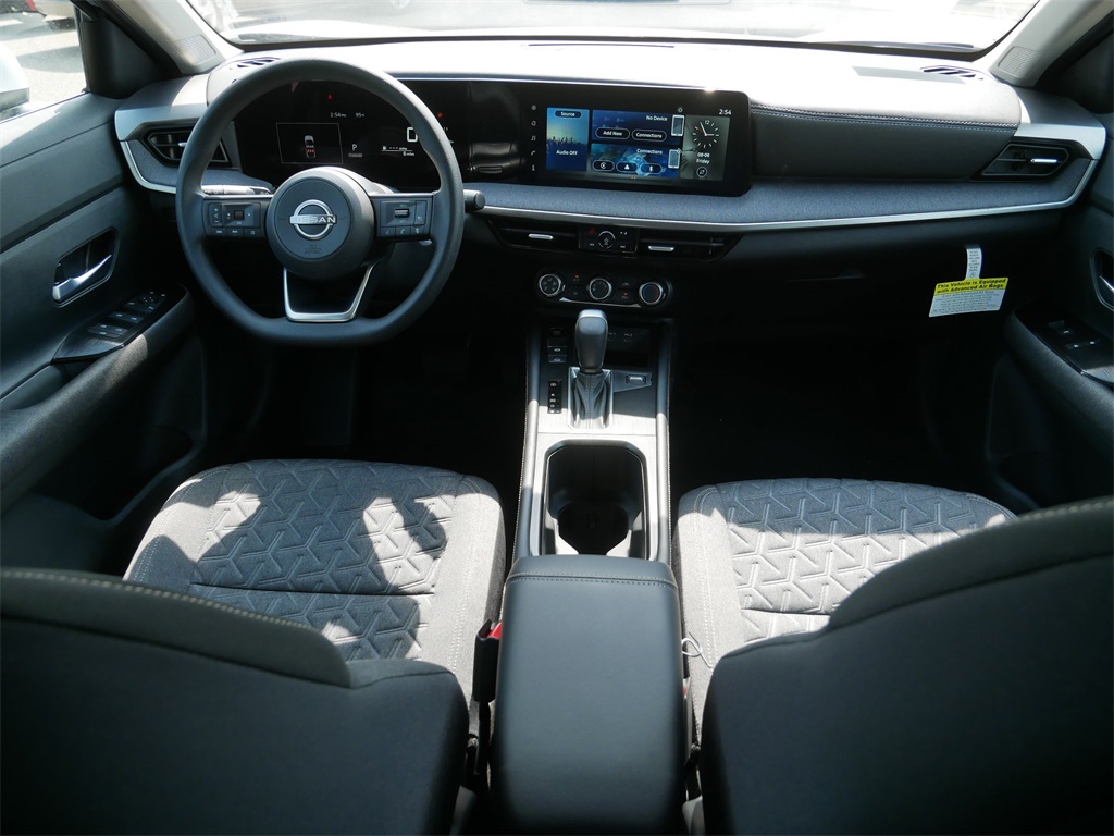 2025 Nissan Kicks SV photo 7
