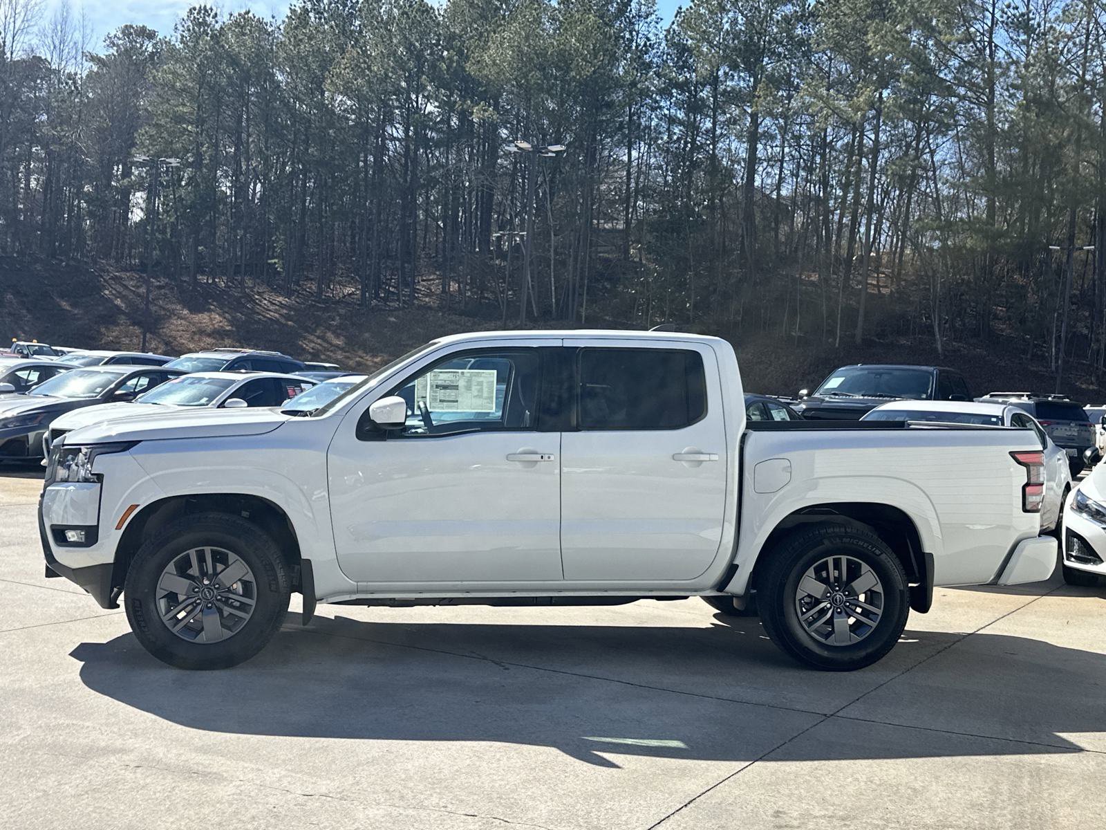 2025 Nissan Frontier SV photo 5