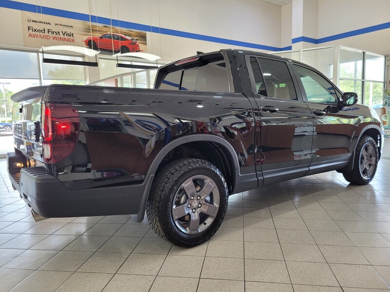 2025 Honda Ridgeline TrailSport photo 4