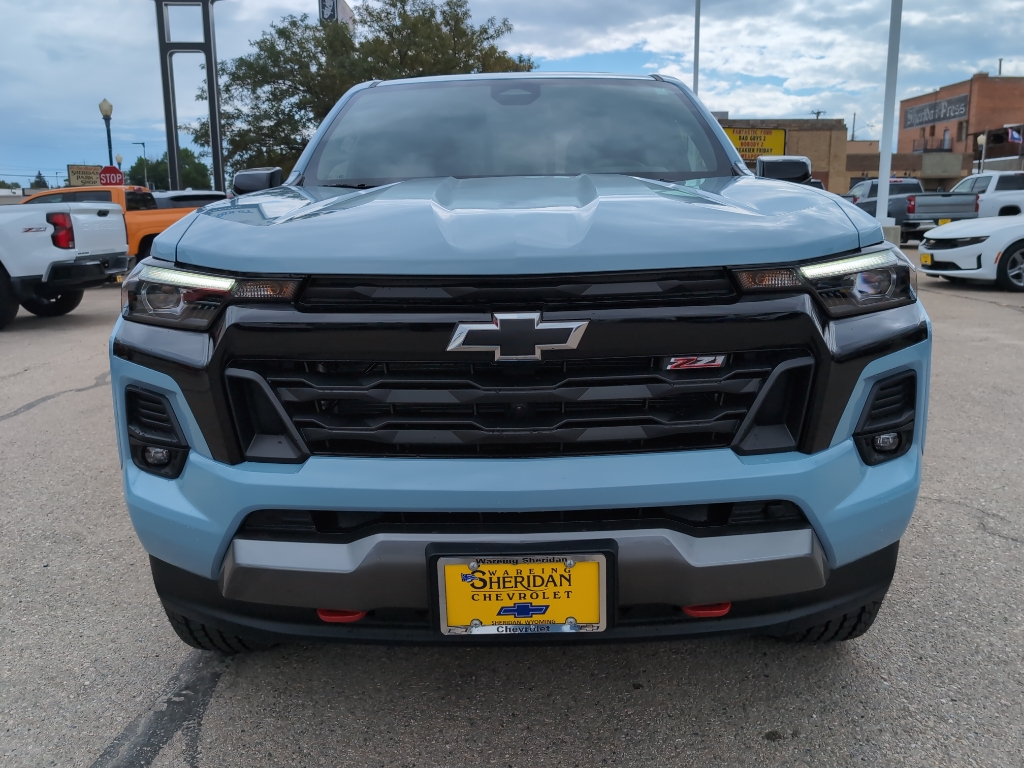 2025 Chevrolet Colorado Z71 photo 2