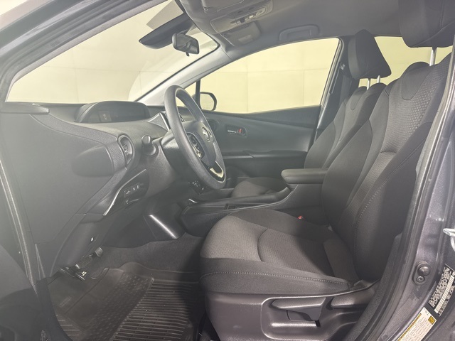 2022 Toyota Prius L photo 10