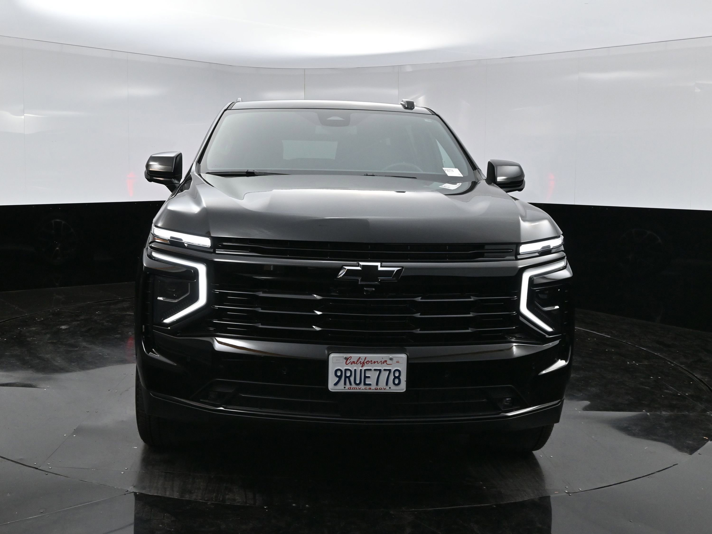 2025 Chevrolet Suburban RST photo 2