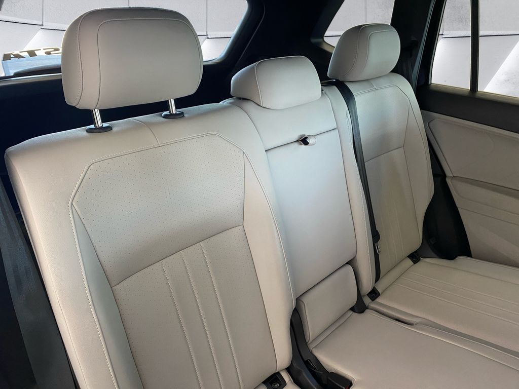 2024 Volkswagen Tiguan SE R-Line Black photo 13