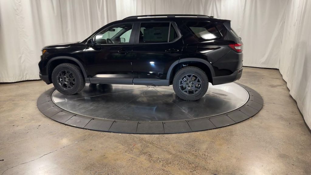 2025 Honda Pilot TrailSport photo 4