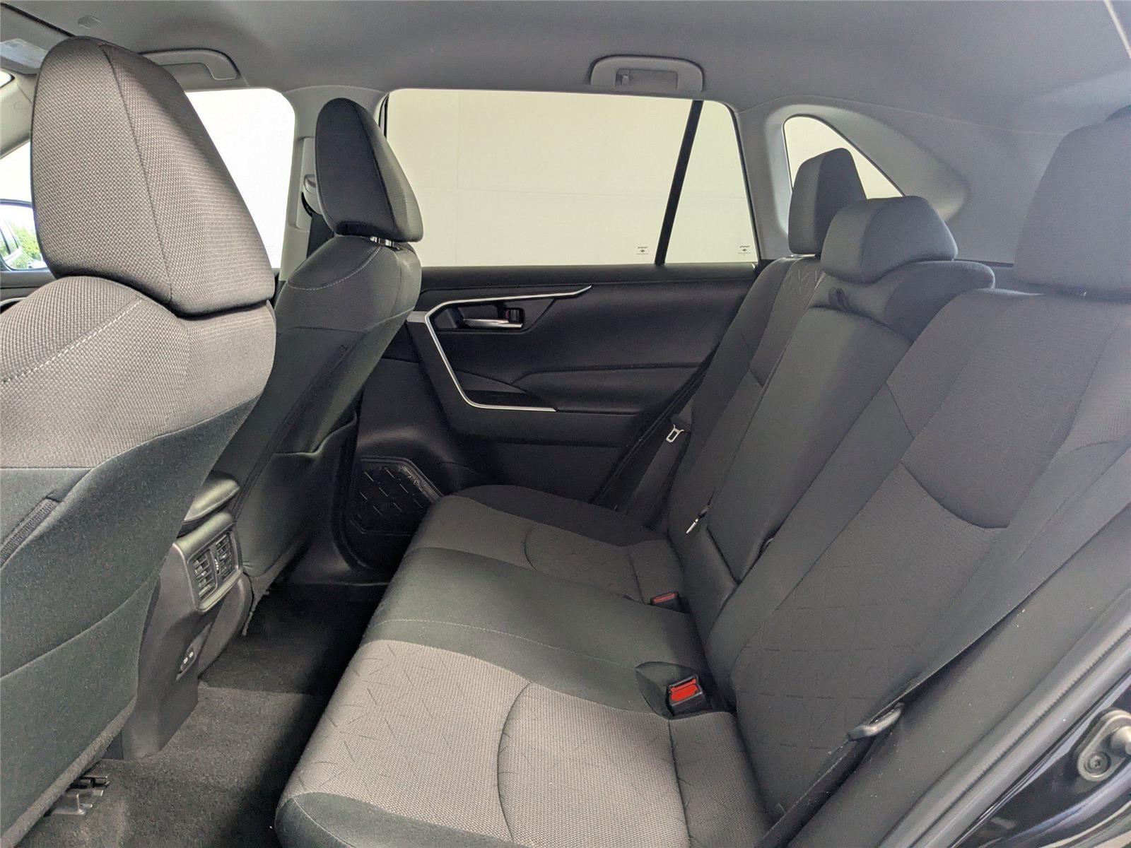 2024 Toyota RAV4 Hybrid XLE photo 5