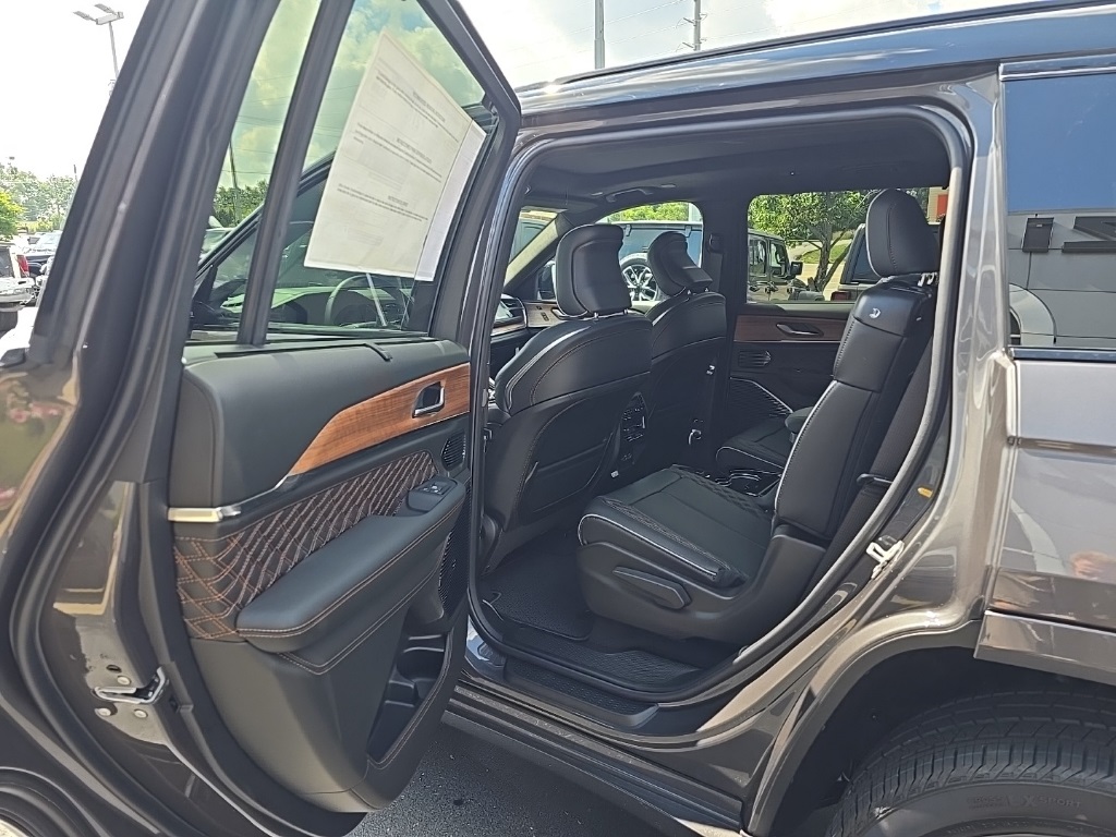 2025 Jeep Grand Cherokee L Summit Reserve photo 14