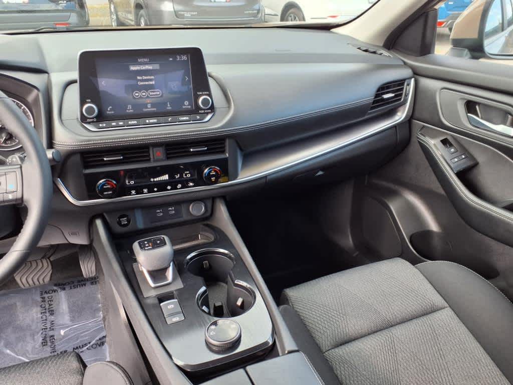 2025 Nissan Rogue SV photo 14