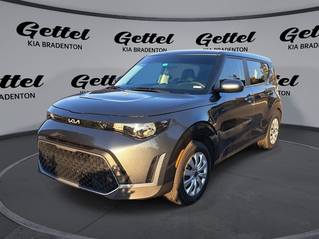 2023 Kia Soul LX's photo