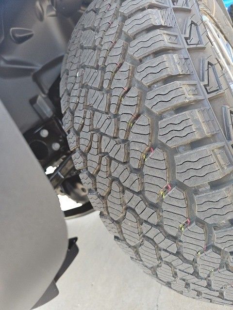 2024 Jeep Wrangler Sahara photo 25