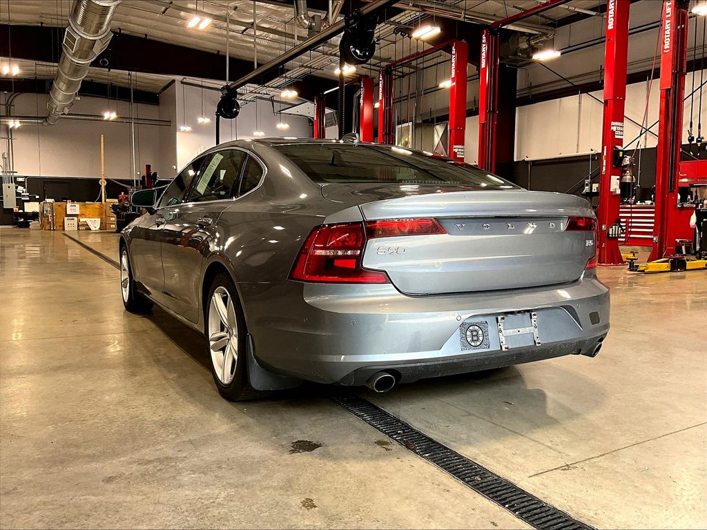 2018 Volvo S90 T5 Momentum photo 6