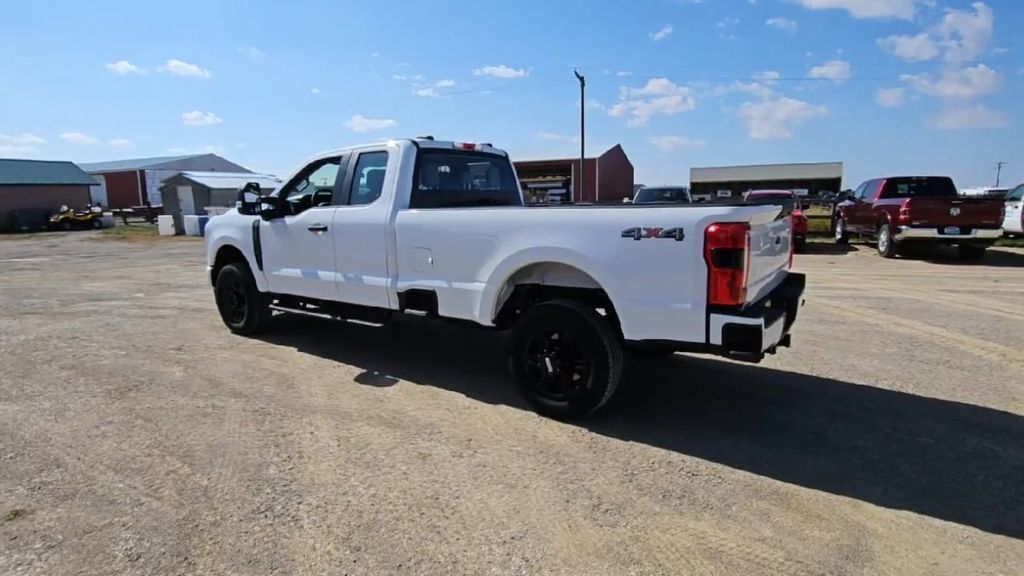 2025 Ford F-350 photo 6