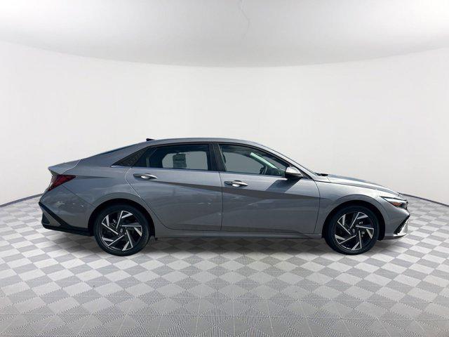 2025 Hyundai Elantra SEL Convenience photo 4