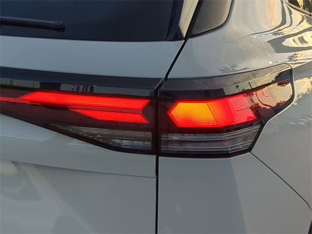 2025 Volkswagen Tiguan SE R-Line Black photo 8