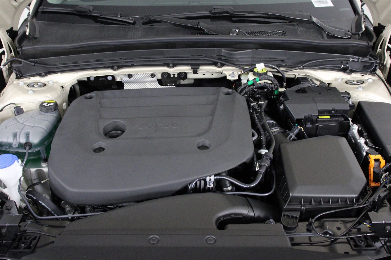 2026 Volvo XC40 photo 12
