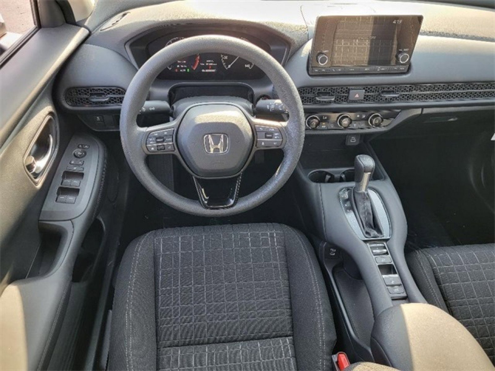 2025 Honda HR-V LX photo 3