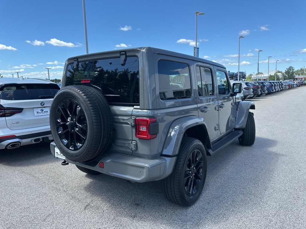 2022 Jeep Wrangler Unlimited Sahara High Altitude photo 6