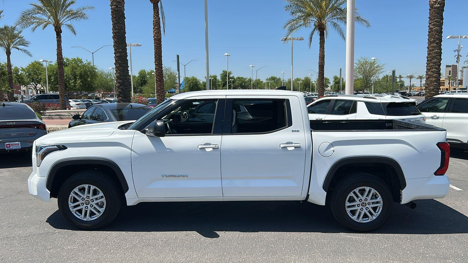 2023 Toyota Tundra SR5 CrewMax photo 3