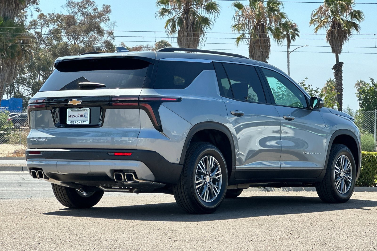 2026 Chevrolet Traverse photo 2