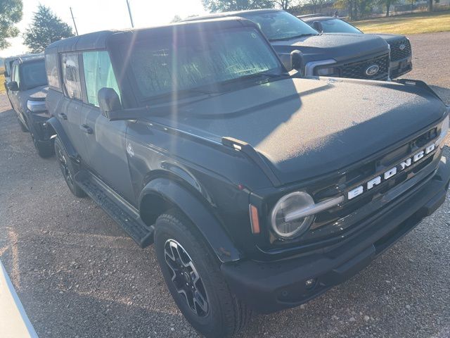 2025 Ford Bronco Outer Banks photo 3