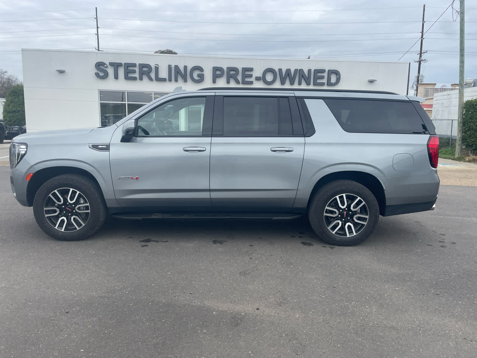 2024 GMC Yukon XL AT4's photo