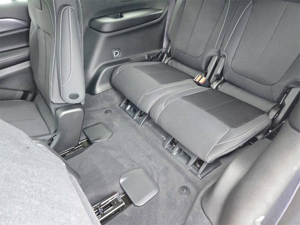 2025 Jeep Grand Cherokee Laredo photo 21