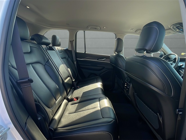 2024 Jeep Grand Cherokee Limited photo 13