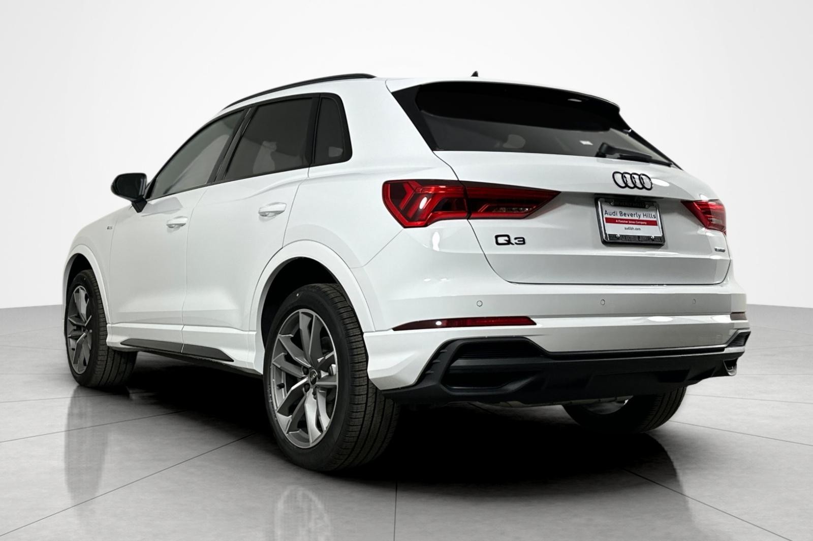 2025 Audi Q3 S line Premium 45 TFSI photo 4
