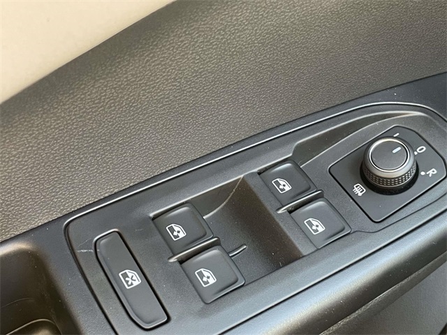 2025 Volkswagen Taos SE photo 21