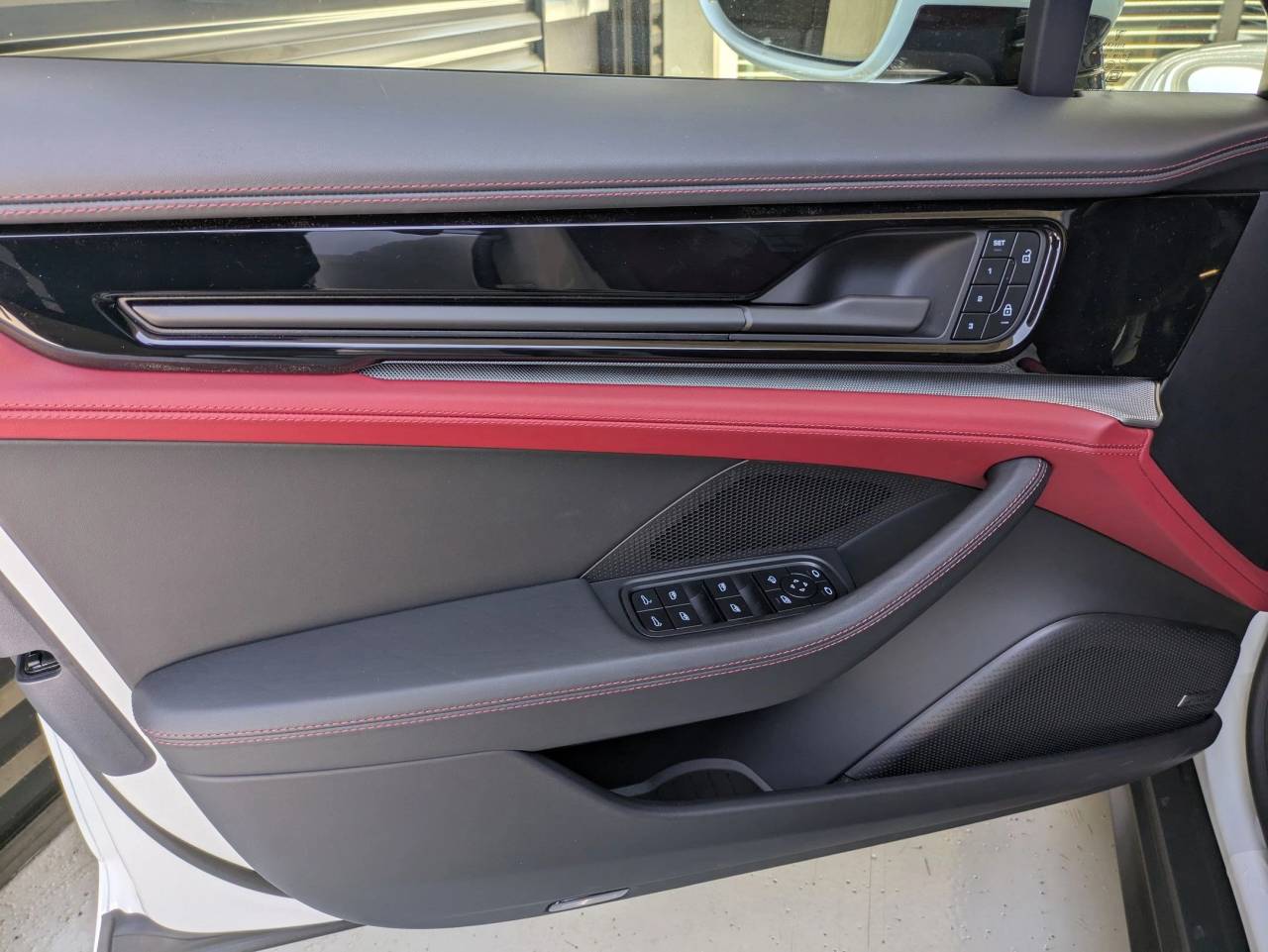 2025 Porsche Panamera 4 photo 13