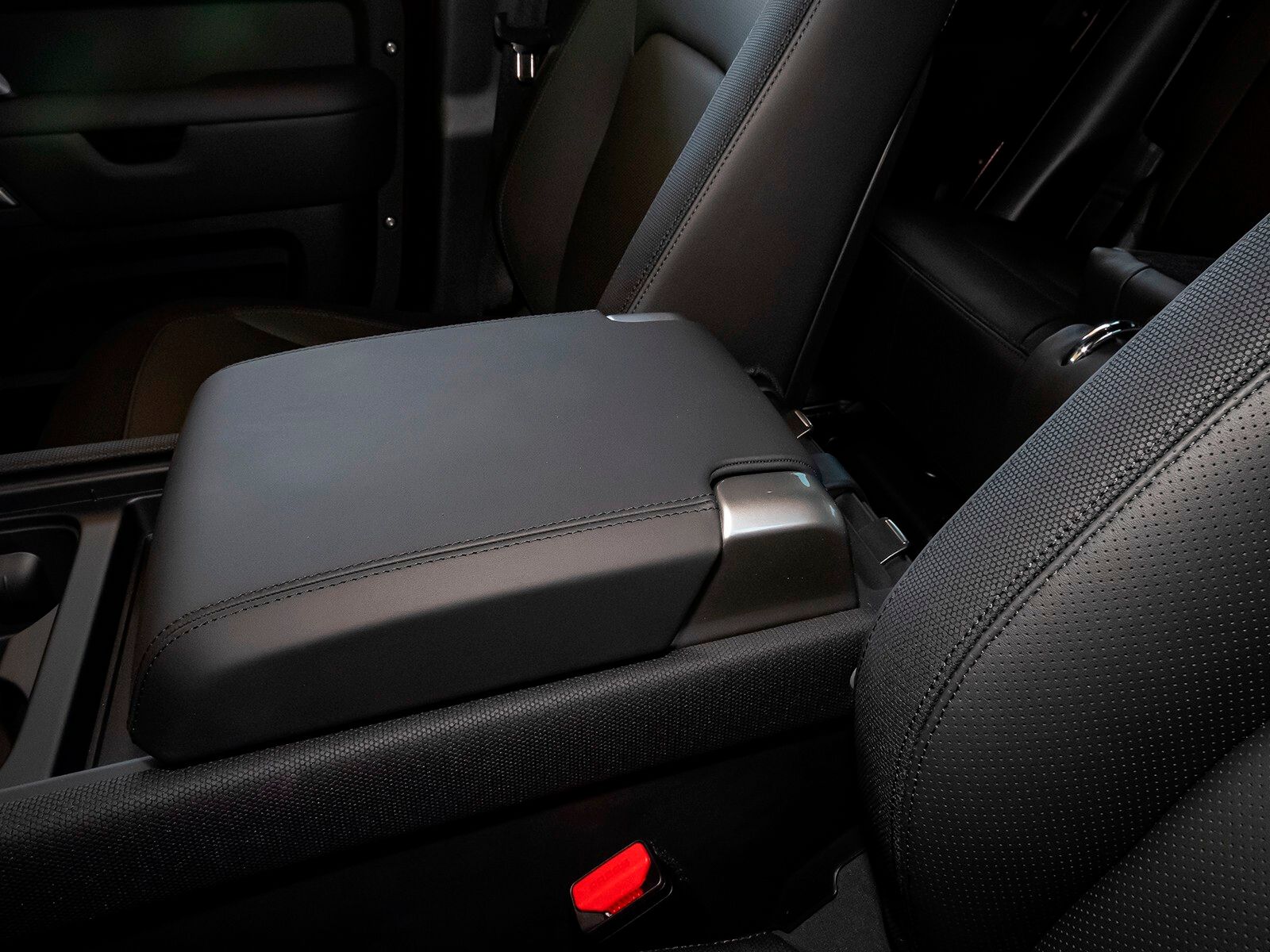 2024 Land Rover Defender 130 X-Dynamic SE photo 31