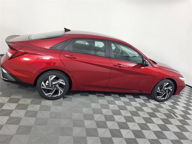 2025 Hyundai Elantra SEL Sport photo 3