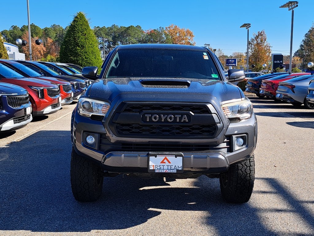 2017 Toyota Tacoma TRD Sport photo 3