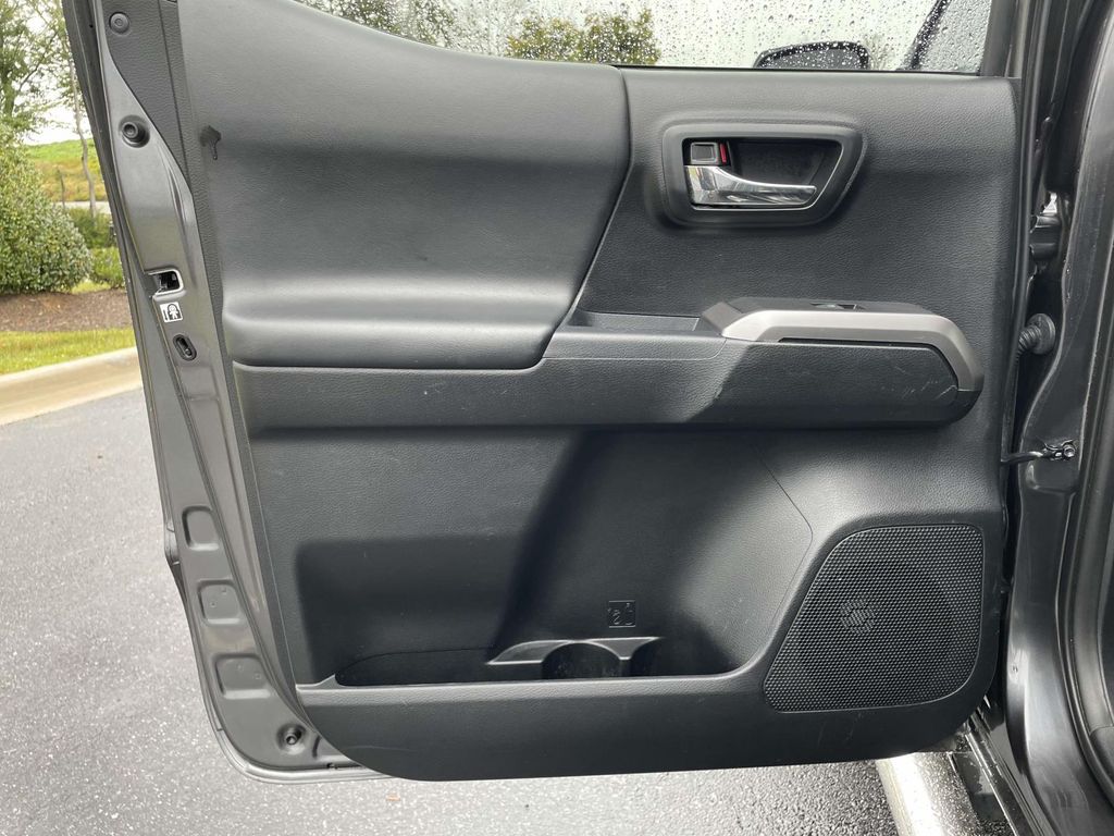 2018 Toyota Tacoma Limited photo 2