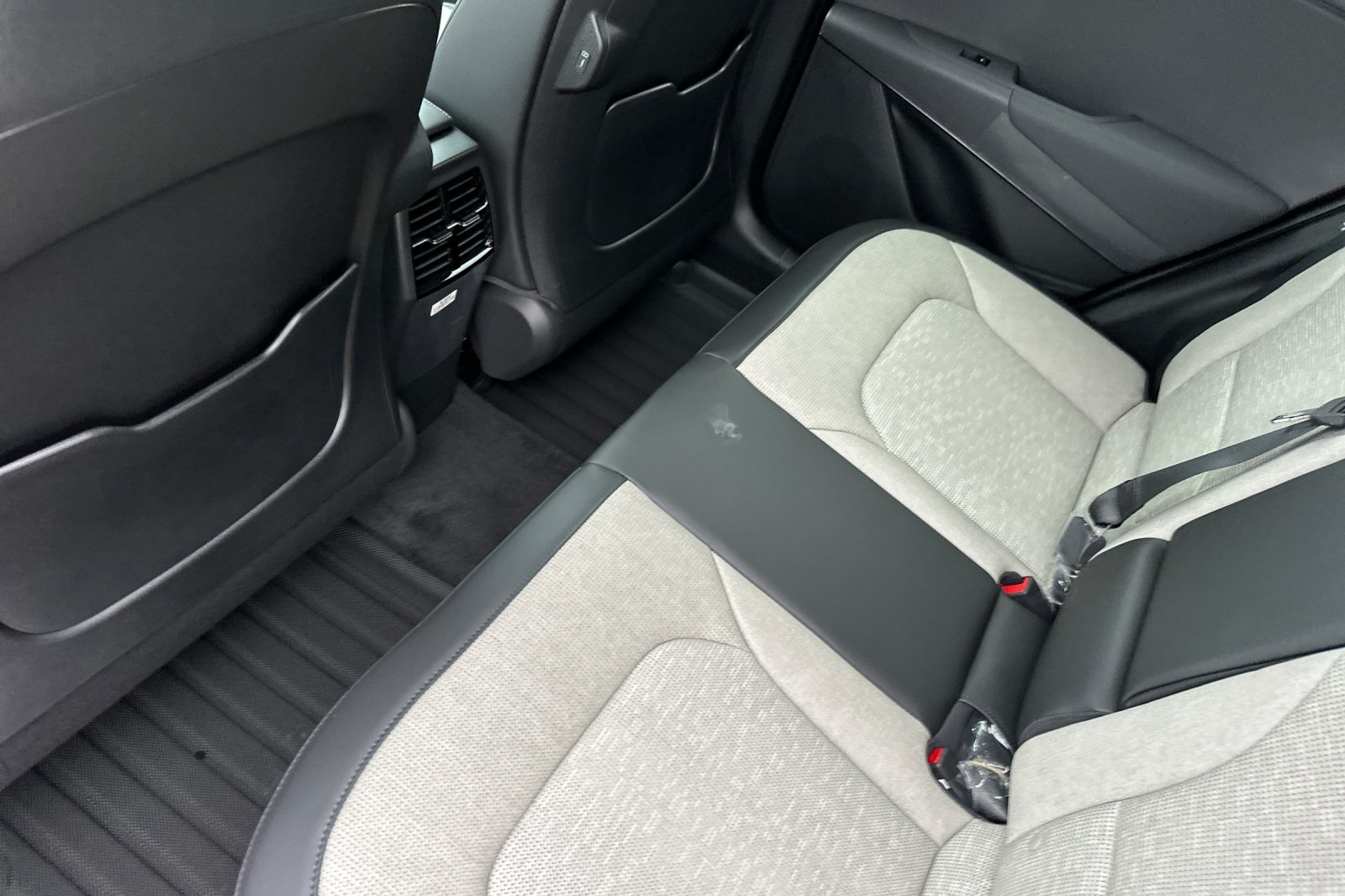 2025 Kia Niro SX Touring photo 8