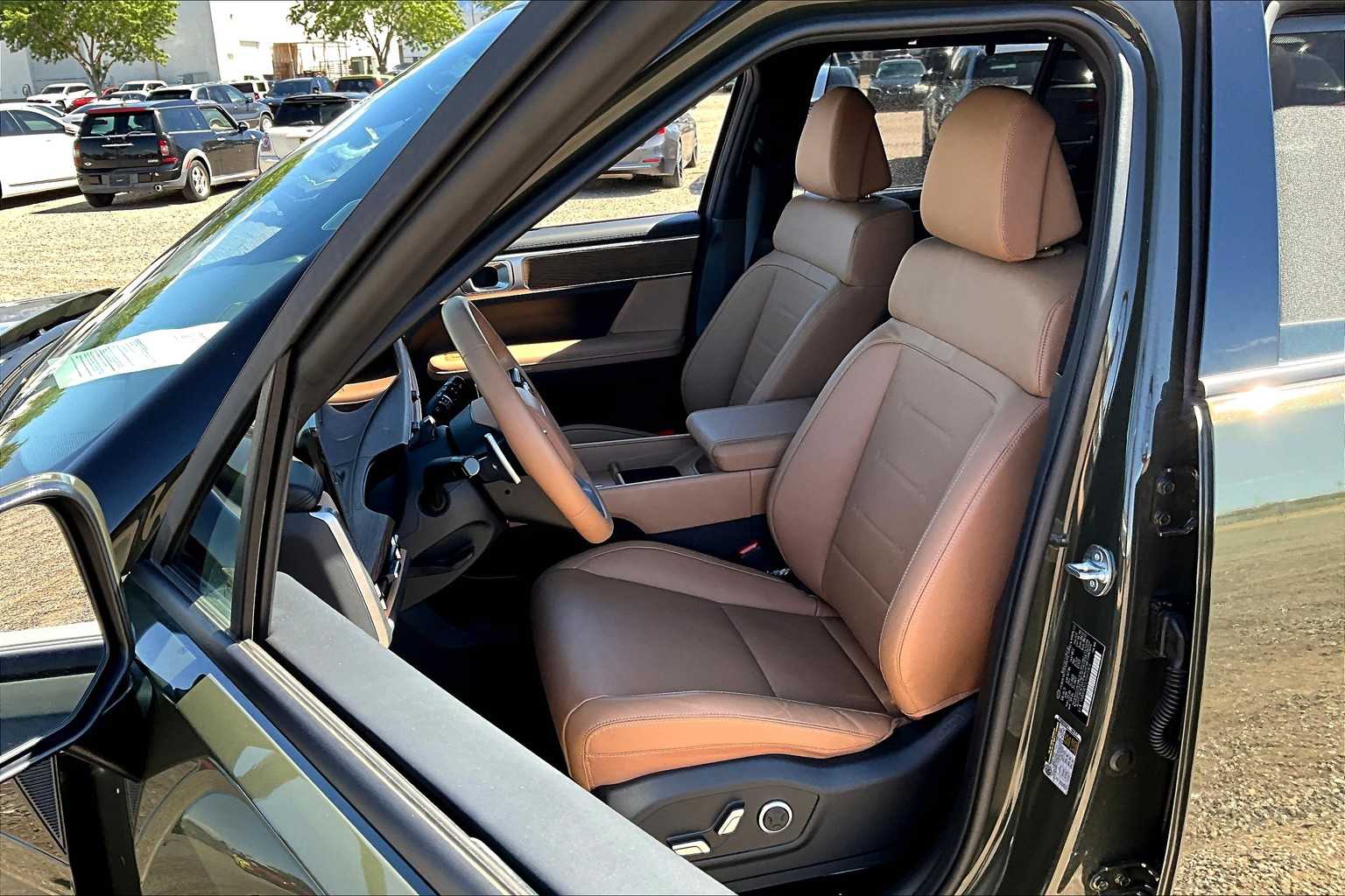 2025 Hyundai Santa Fe Limited photo 4