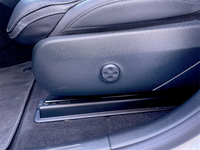 2024 Mercedes Benz GLC 300 4MATIC photo 4