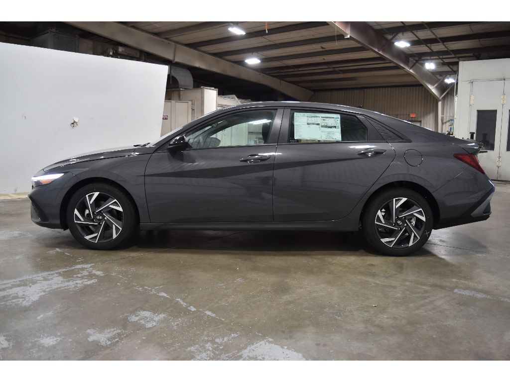 2025 Hyundai Elantra SEL Sport photo 4