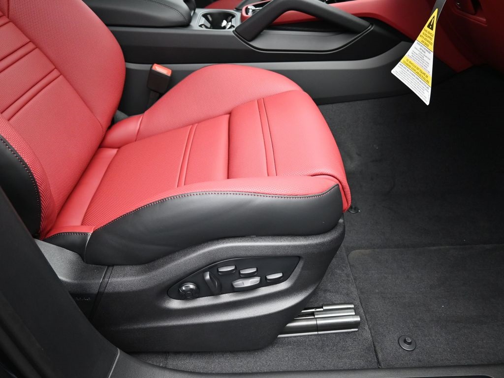2026 Porsche Cayenne GTS Coupe photo 25
