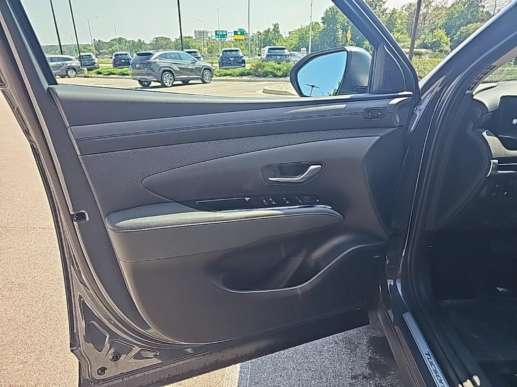 2025 Hyundai Tucson Limited photo 10