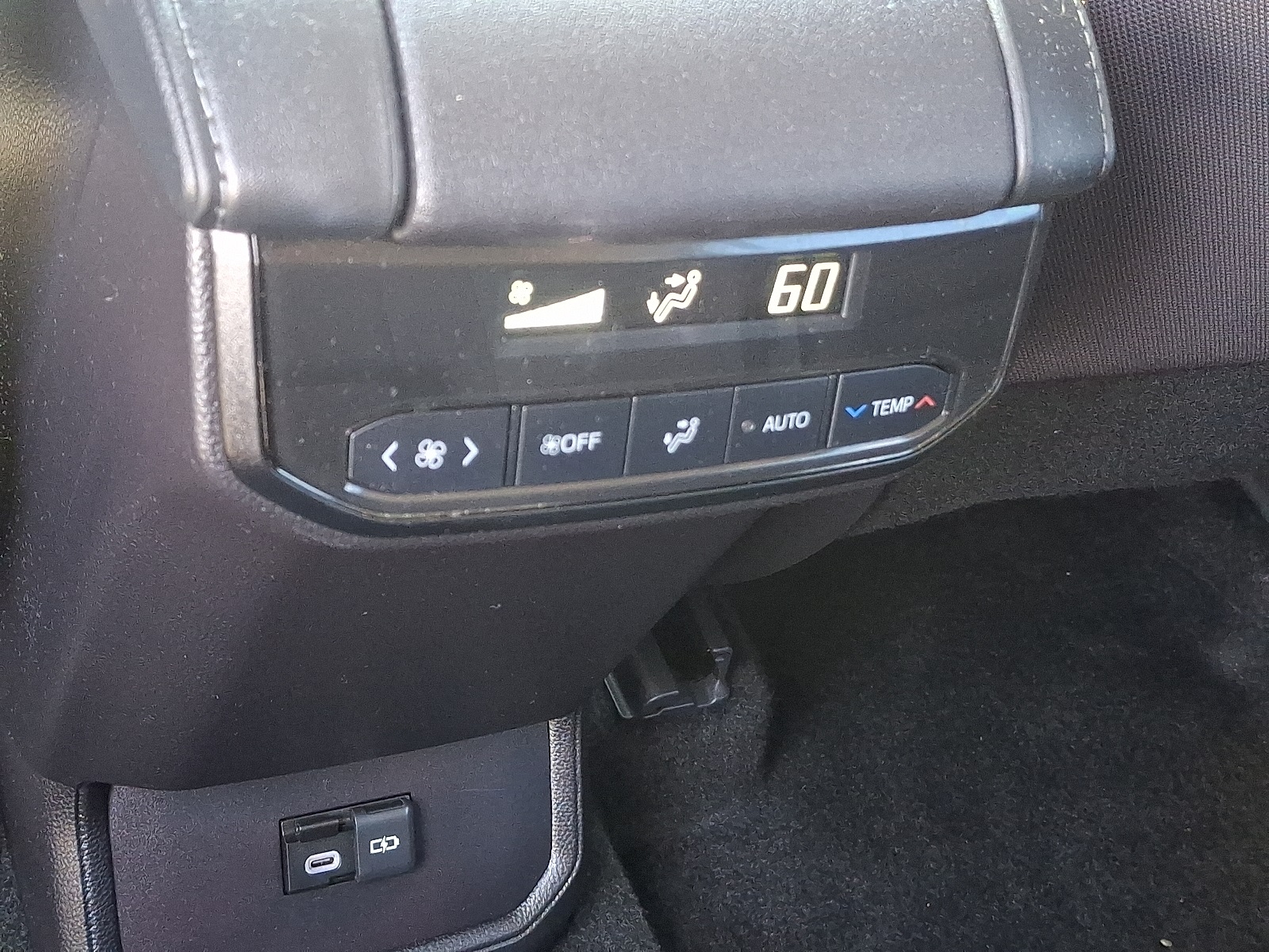 2024 Toyota Highlander LE photo 13