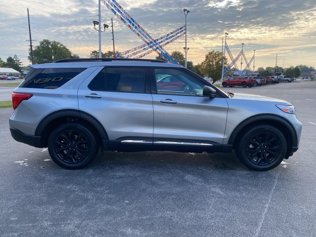 2023 Ford Explorer XLT photo 3