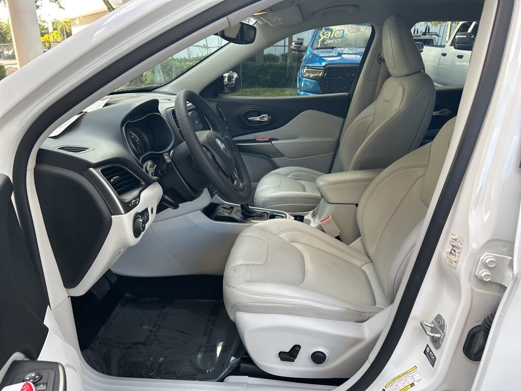 2022 Jeep Cherokee Latitude Lux photo 4