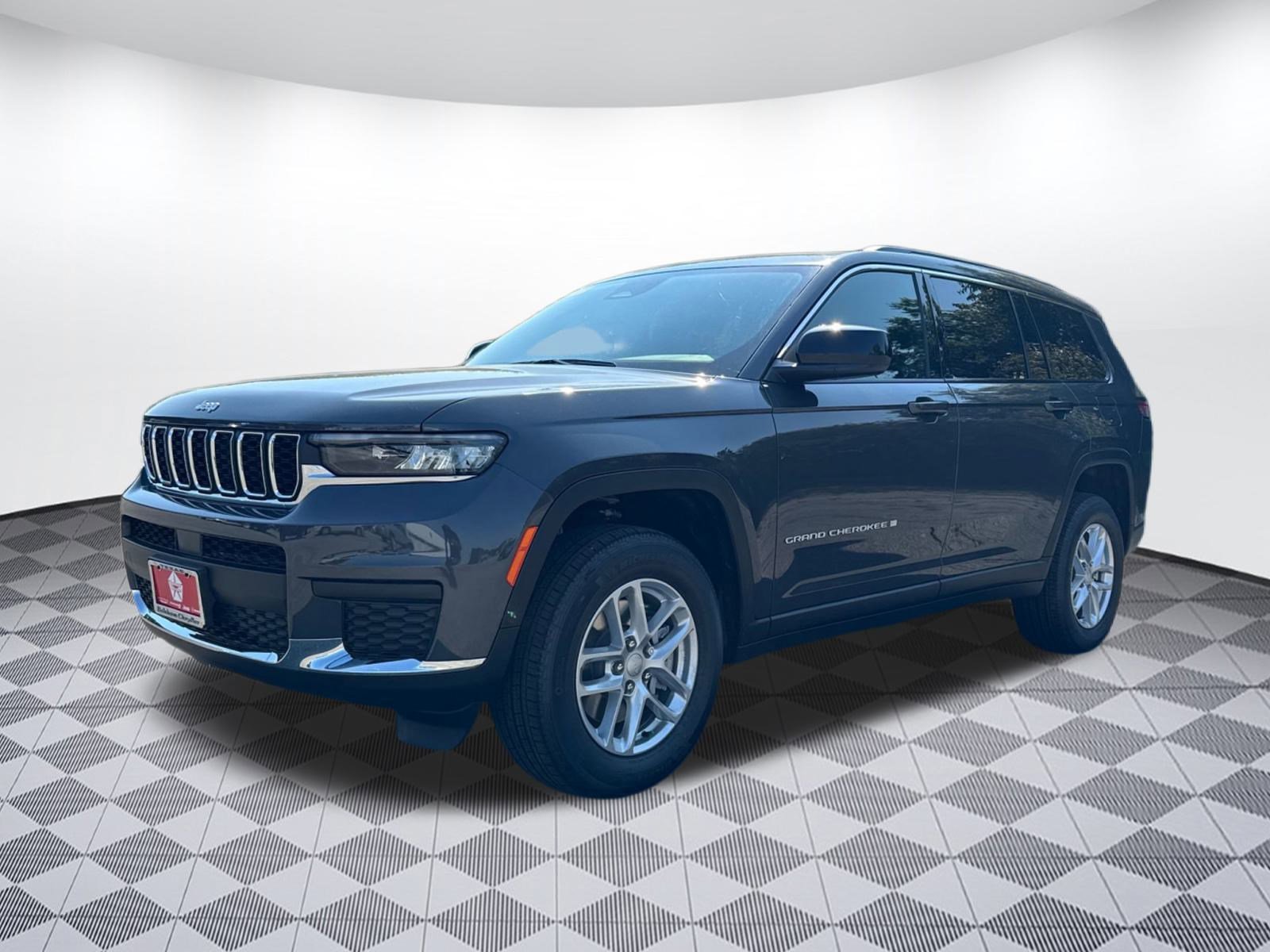 2025 Jeep Grand Cherokee Laredo photo 2