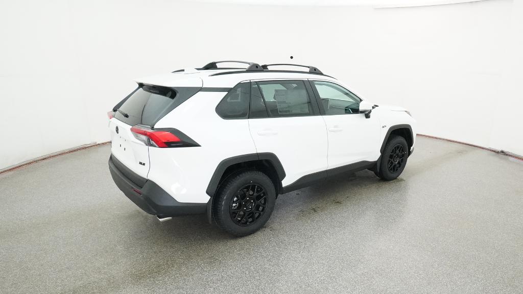 2025 Toyota RAV4 XLE photo 21