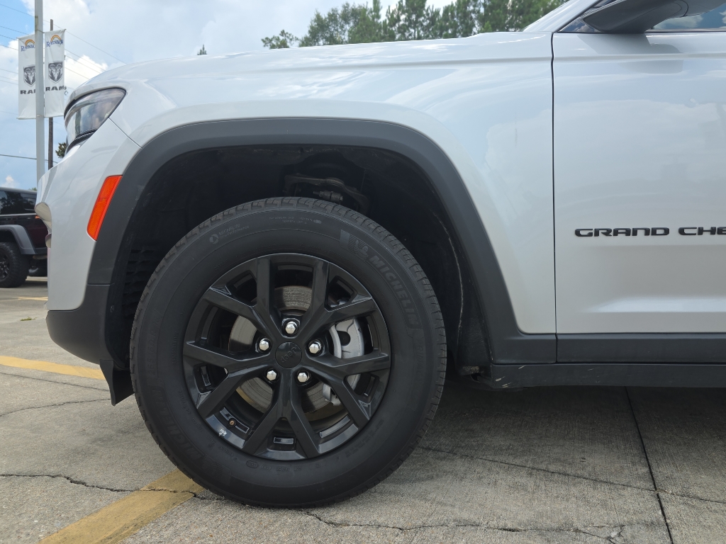 2024 Jeep Grand Cherokee Altitude photo 2