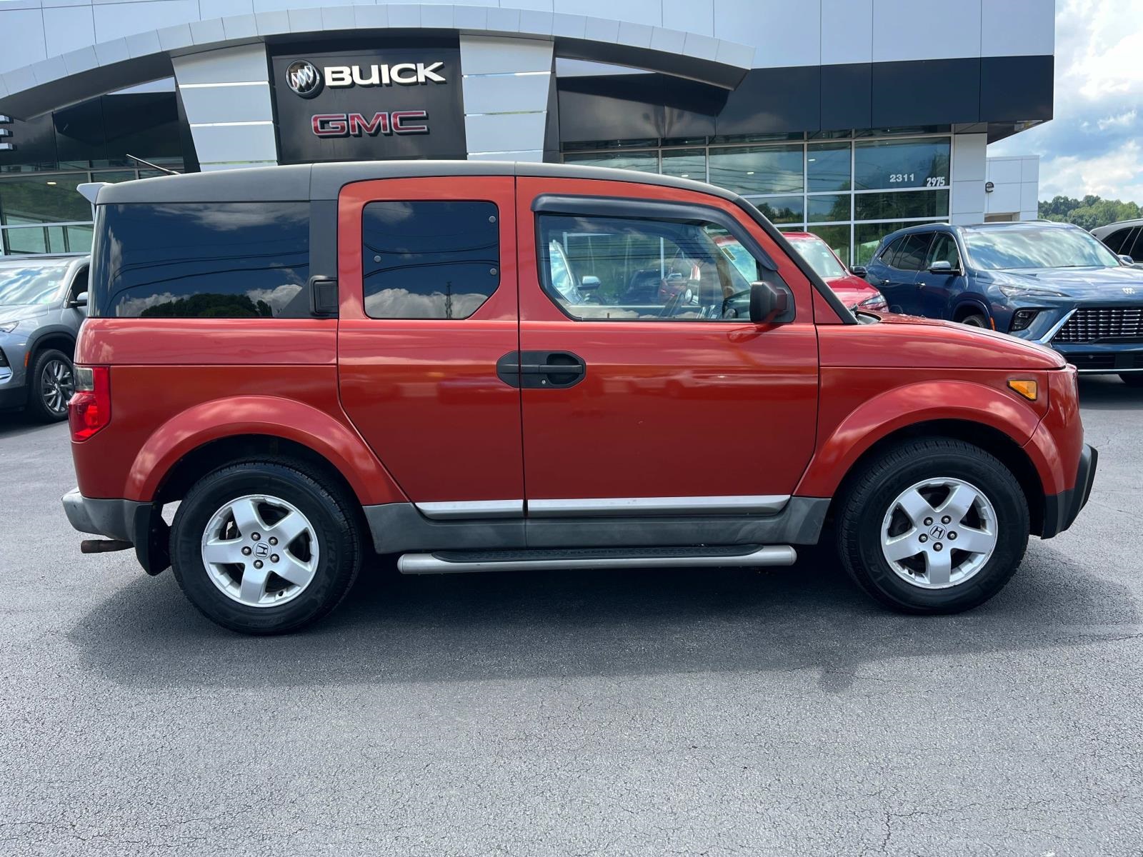 Used 2004 Honda Element LX with VIN 5J6YH283X4L025282 for sale in Bristol, VA